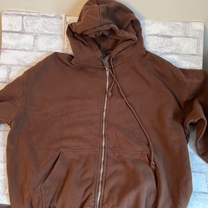 Oversized heavy sweatshirt with zipper.